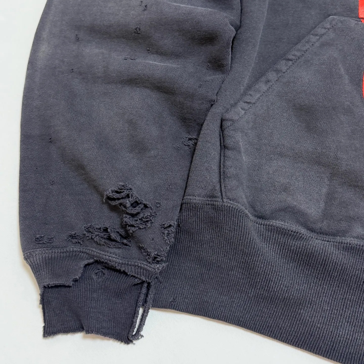 More details SAINT Mxxxxxx × DE LA SOUL DLS_HOODIE/DE LA SOUL/BLK DE LA SOUL co-branded potted plant destruction hoodie, washed black S-XL, a very important hoodie this season. It embodies the brand philosophy through the humorous potted plant and slogan design. In addition, through a large number of hand-made fraying, cutting and other destruction processing, as well as heavy washing and oxidative fading treatment, it creates a perfect vintage effect. Original mold opening Customized co-branded main mark and wash water mark, correct version